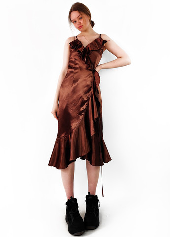 Темно-коричнева кежуал сукня на запах PrettyLittleThing однотонна