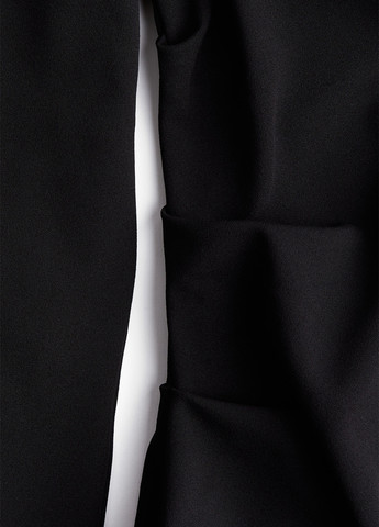 Чорна кежуал сукня з відкритими плечима H&M однотонна