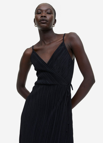 Черное кэжуал платье на запах, плиссированное H&M однотонное