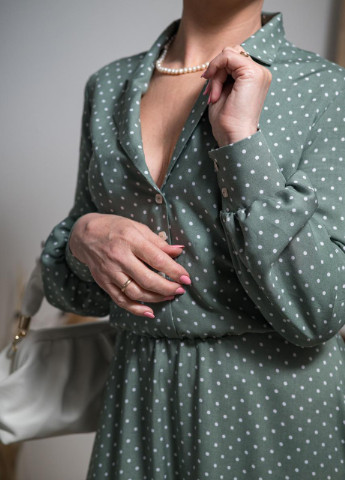 Оливковое (хаки) деловое женское платье с пышной юбкой V.O.G. однотонное