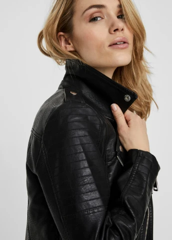 Черная демисезонная куртка Vero Moda