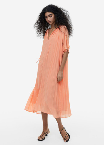 Персиковое кэжуал платье плиссированное H&M однотонное