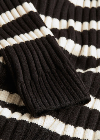 Черно-белое кэжуал платье платье-свитер H&M в полоску