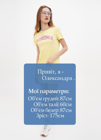 Світло-жовтий кежуал сукня сукня-футболка Terranova з написами