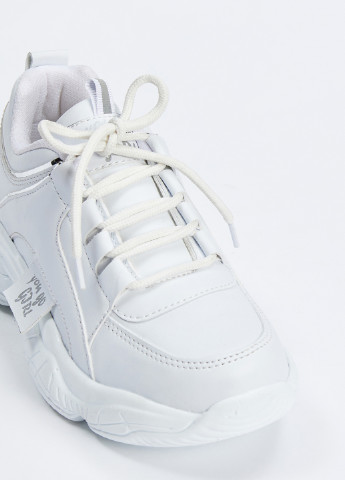 Белые демисезонные кросовки DeFacto