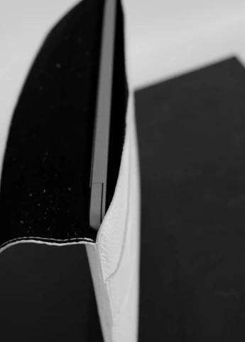 Кожаный чехол для MacBook Air/Pro 13. Кейс из натуральной кожи для Макбука Эир/Про белый зернистый. Папка на магнитах Kozhanty (232535122)