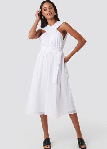 Білий кежуал плаття, сукня NA-KD однотонна