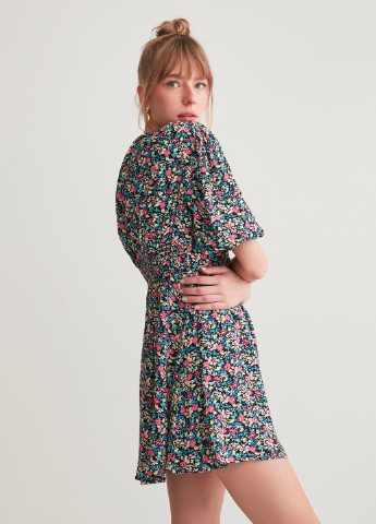 Черное кэжуал платье Mudo с цветочным принтом