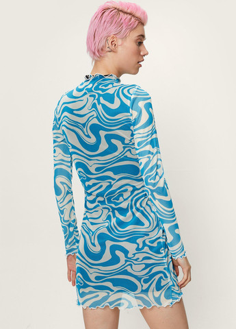 Голубое кэжуал платье платье-водолазка Nasty Gal с абстрактным узором