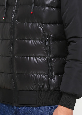 Чорна зимня куртка YRGADI