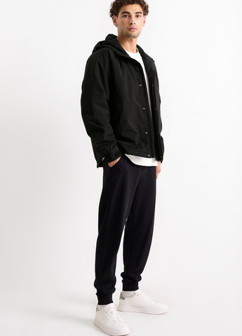 Черная демисезонная куртка C&A