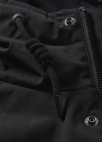 Черная демисезонная куртка C&A