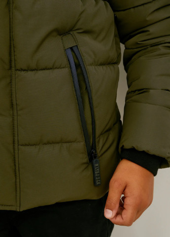 Оливкова (хакі) зимня зимова куртка для хлопчика хакі 2175724 C&A