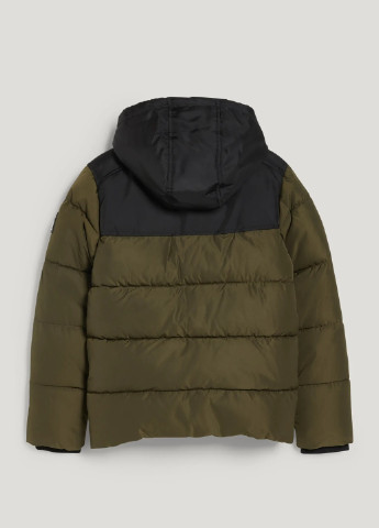 Оливковая (хаки) зимняя зимняя куртка для мальчика хаки 2175724 C&A