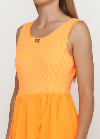 Оранжевое кэжуал платье со шлейфом Sassofono однотонное
