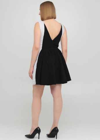 Чорна коктейльна сукня клеш однотонна Asos