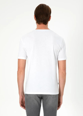 Біла футболка Pierre Cardin