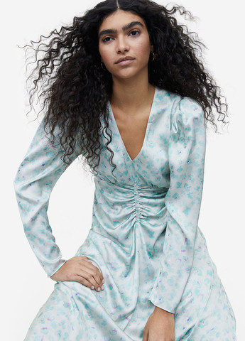 Светло-голубое кэжуал платье H&M с цветочным принтом