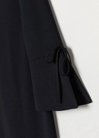 Черное кэжуал платье H&M однотонное