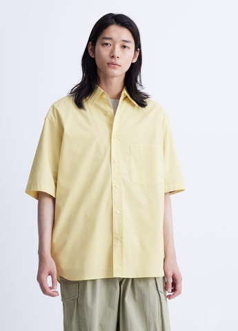 Светло-желтая кэжуал рубашка однотонная Uniqlo