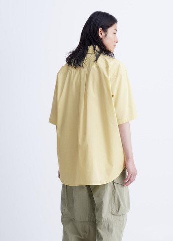 Светло-желтая кэжуал рубашка однотонная Uniqlo