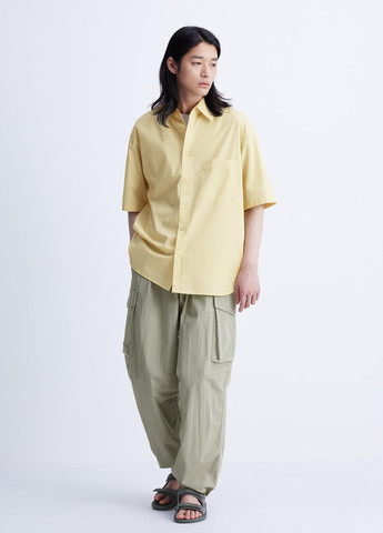 Светло-желтая кэжуал рубашка однотонная Uniqlo