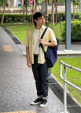 Светло-желтая кэжуал рубашка однотонная Uniqlo