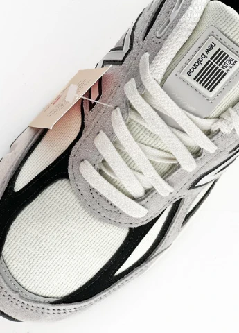 Сірі кросівки u990tg4 демісезон New Balance 990v4