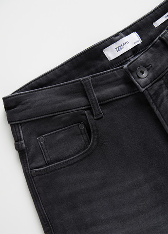 Черные демисезонные зауженные джинсы Reserved
