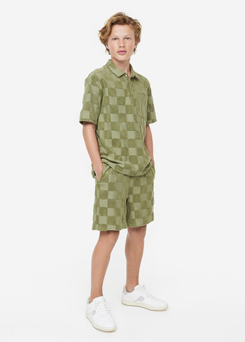 Оливковая детская футболка-поло для мальчика H&M однотонная