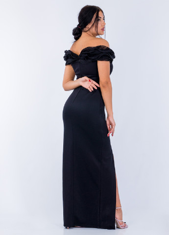 Черное вечернее платье с открытыми плечами Lipsy однотонное