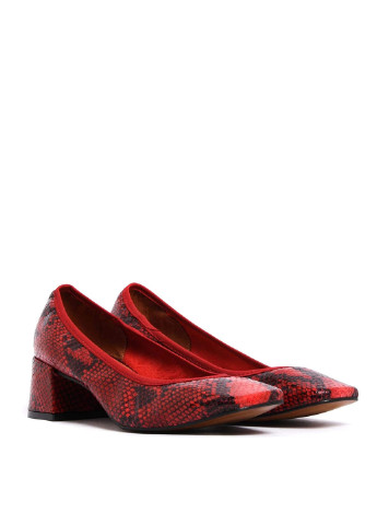 Красные женские кэжуал туфли лаковые на среднем каблуке из Испании - фото