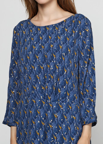 Синее кэжуал платье Minus с абстрактным узором