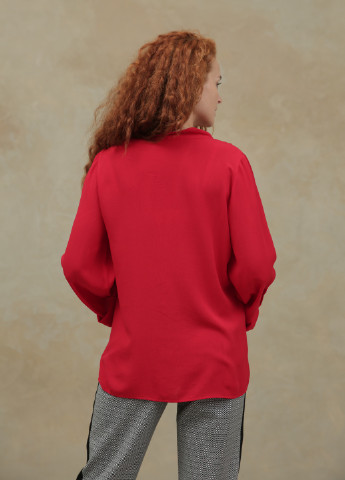 Красная демисезонная блуза из струящейся ткани с воротником апаш INNOE Блузка