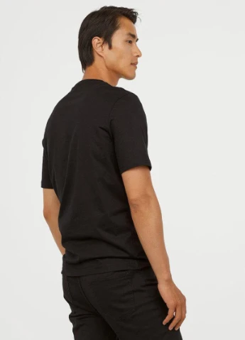 Черная футболка H&M