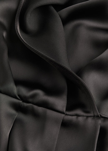 Черное кэжуал платье на запах H&M однотонное