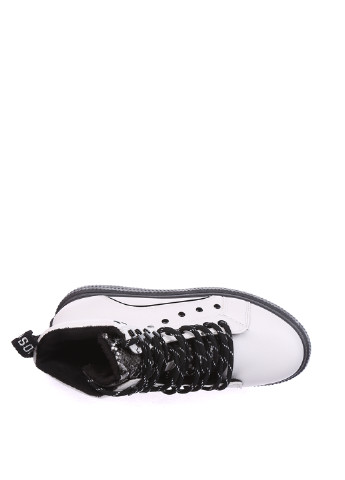 Осенние ботинки стилы Horoso с металлическими вставками из искусственной кожи