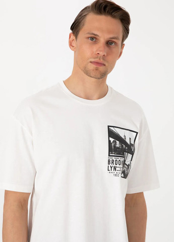 Біла футболка Pierre Cardin