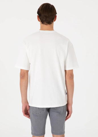 Біла футболка Pierre Cardin