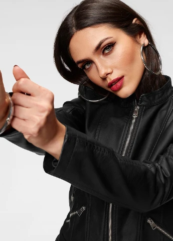 Черная демисезонная куртка Vero Moda