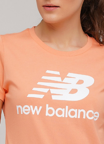 Персикова всесезон футболка New Balance Ess Stacked Logo
