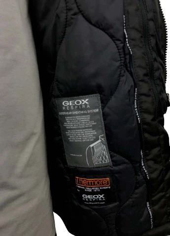 Чорна демісезонна куртка Geox