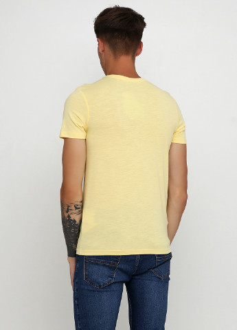 Желтая летняя футболка Clockhouse