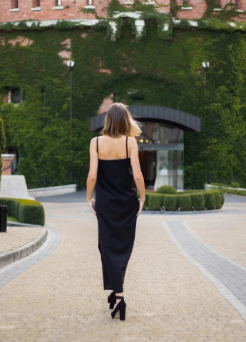 Черное maxi dress with a slit to the knee ETNOS