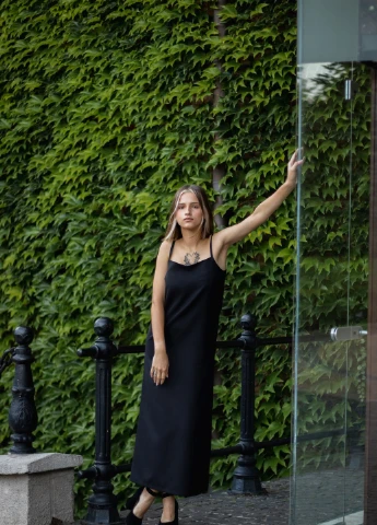 Черное maxi dress with a slit to the knee ETNOS