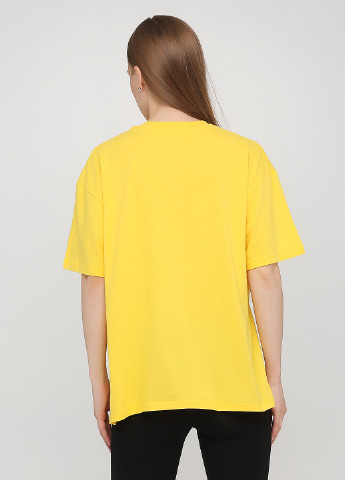 Желтая летняя футболка Shik