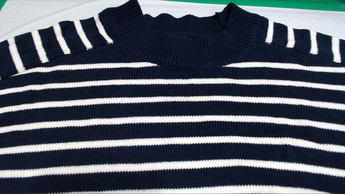 Черный демисезонный пуловер пуловер House