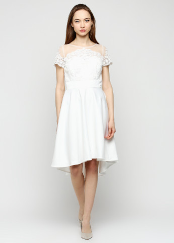 Белое коктейльное платье Chi Chi