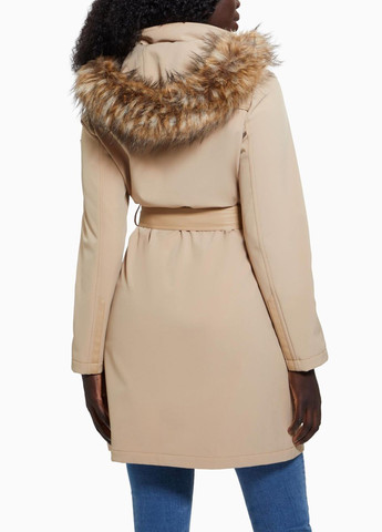 Бежева демісезонна куртка Guess