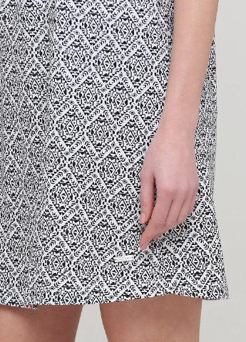 Нічна сорочка Lascana абстрактна біла домашня трикотаж, бавовна